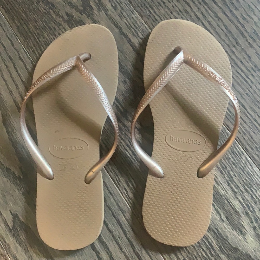 Havaianas flip flops metallic gold. Size 35/6